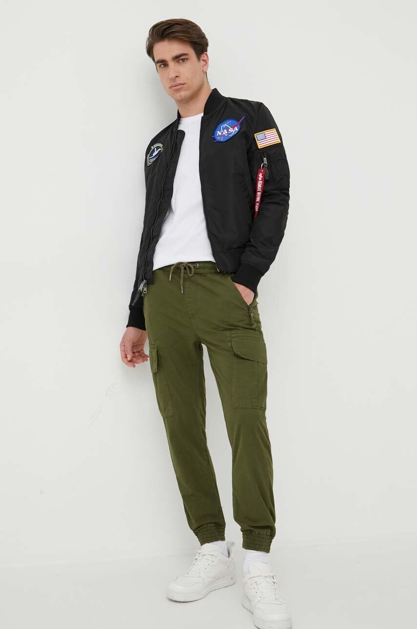 Бавовняні штани Alpha Industries колір зелений 116201.142-DarkOlive