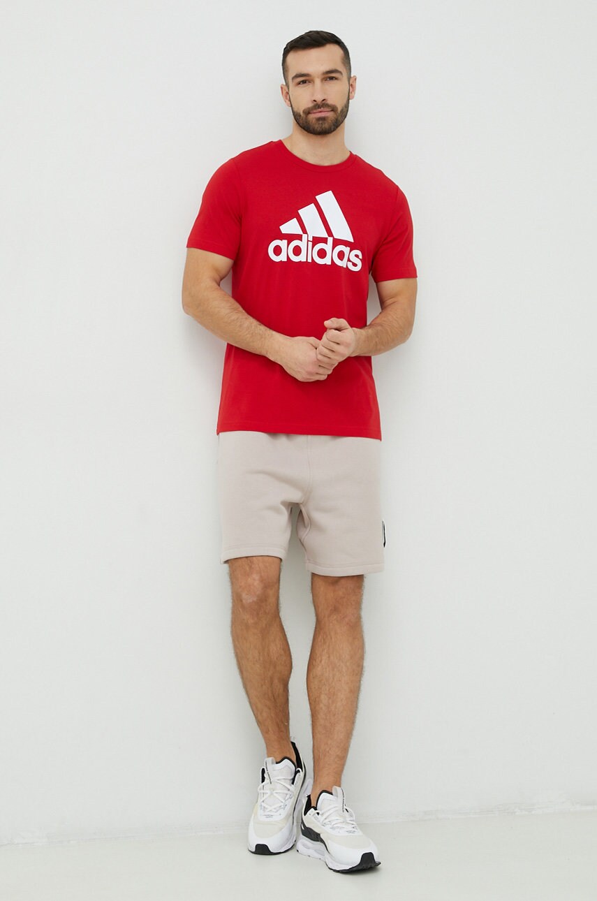Бавовняна футболка adidas колір червоний з принтом
