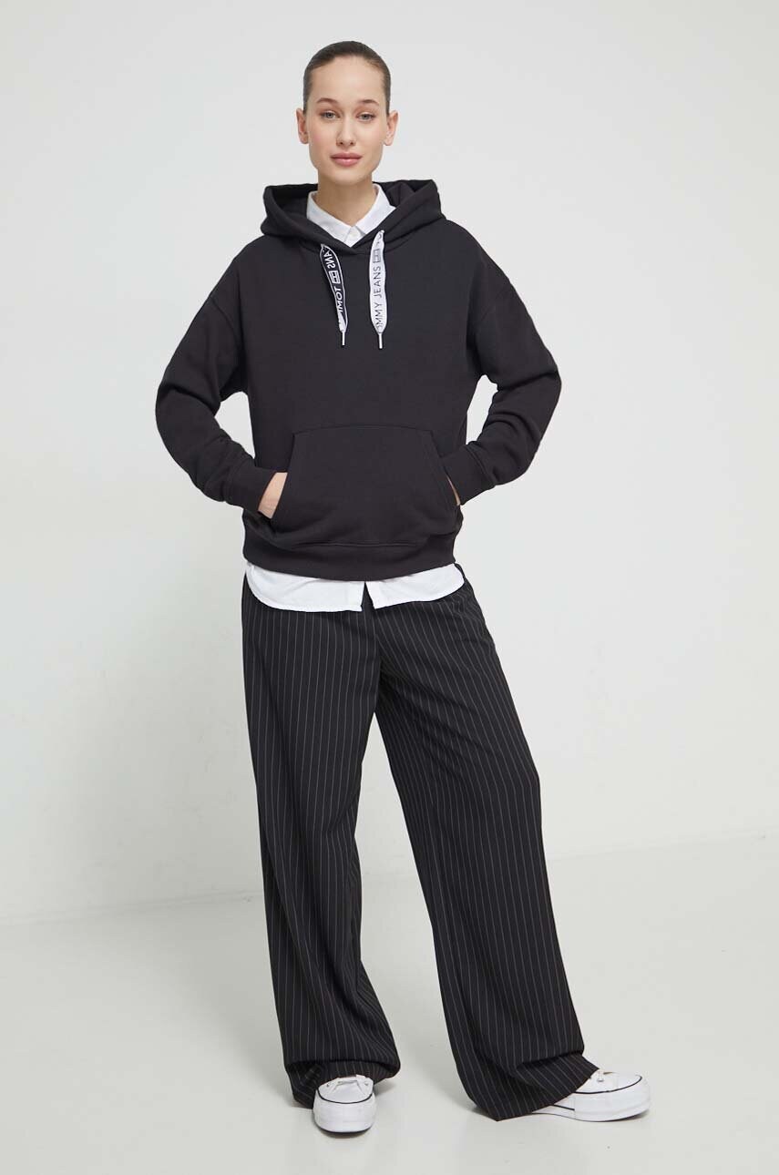 Кофта Tommy Jeans жіноча колір чорний з капюшоном однотонна
