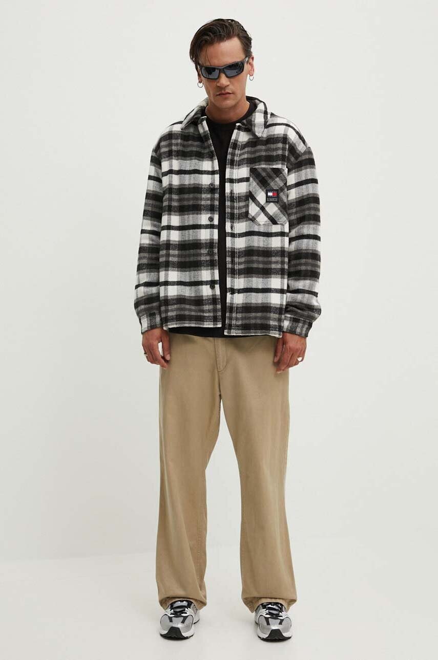 Лонгслів Tommy Jeans чоловічий колір чорний з аплікацією DM0DM18652