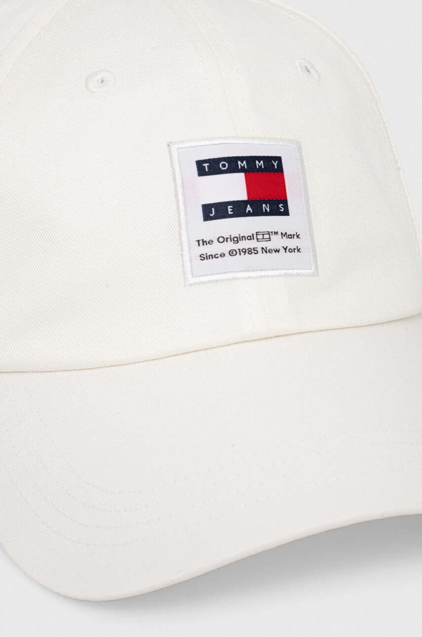 Бавовняна бейсболка Tommy Jeans колір білий з аплікацією