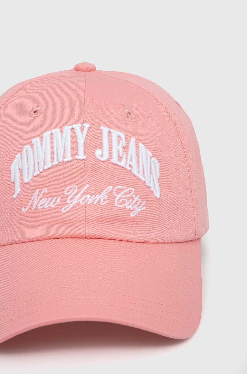 Бавовняна бейсболка Tommy Jeans колір рожевий з аплікацією AW0AW15959