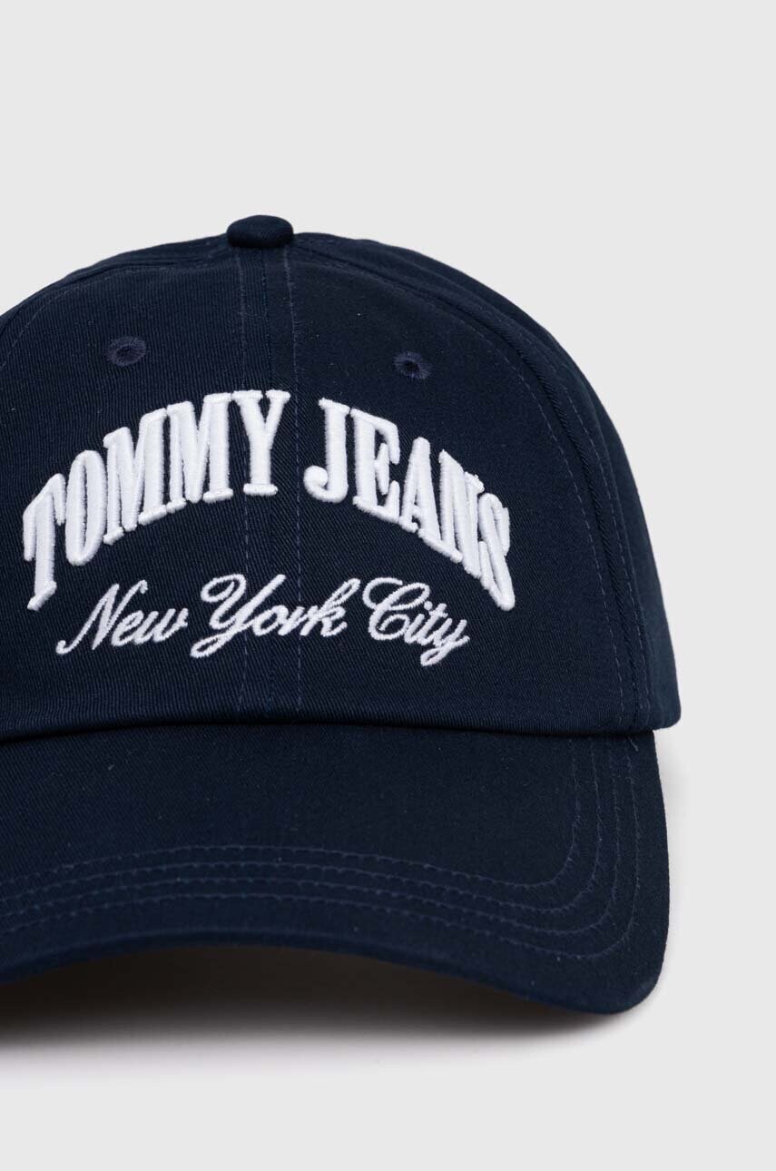 Бавовняна бейсболка Tommy Jeans колір синій з аплікацією AW0AW15959