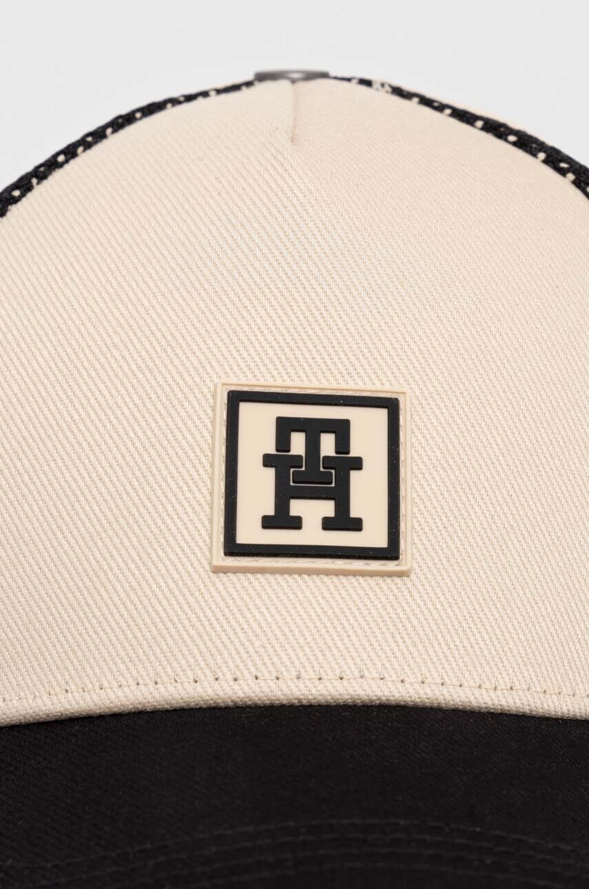 Купити Кепка Tommy Hilfiger колір бежевий з аплікацією – головне зображення