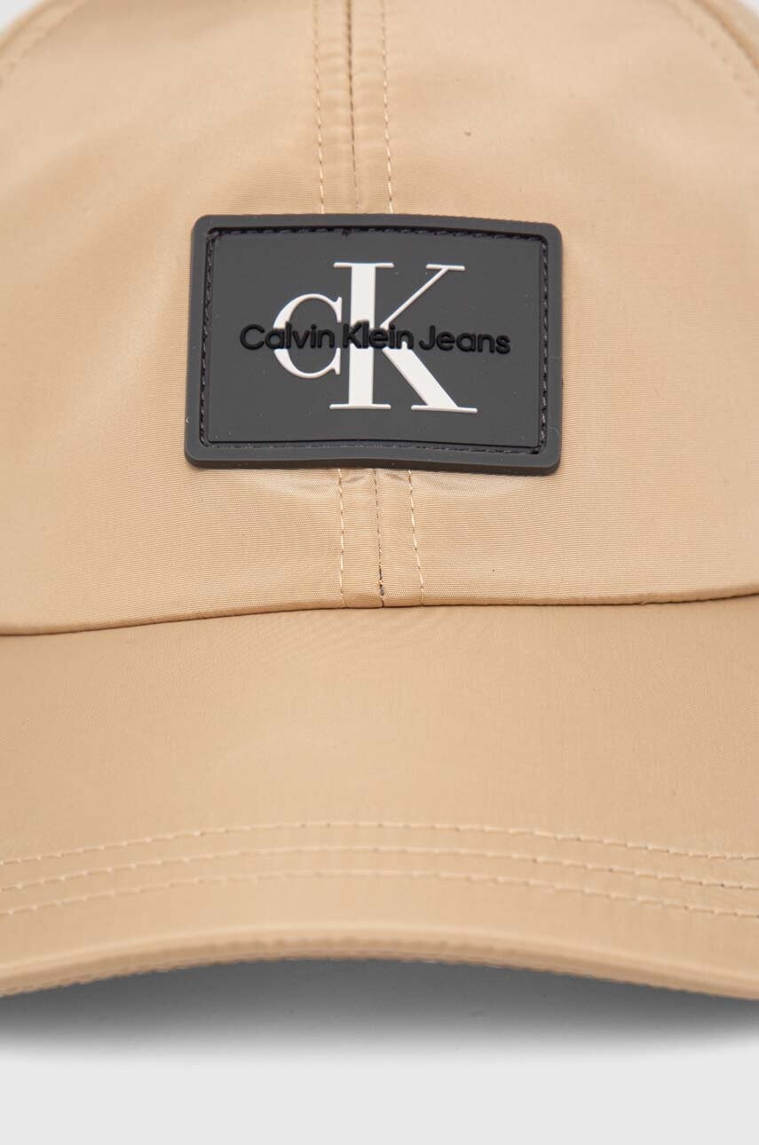 Кепка Calvin Klein Jeans колір бежевий з аплікацією