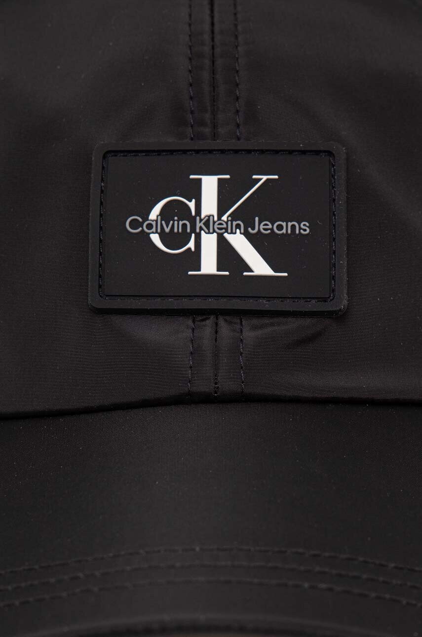 Кепка Calvin Klein Jeans колір чорний з аплікацією