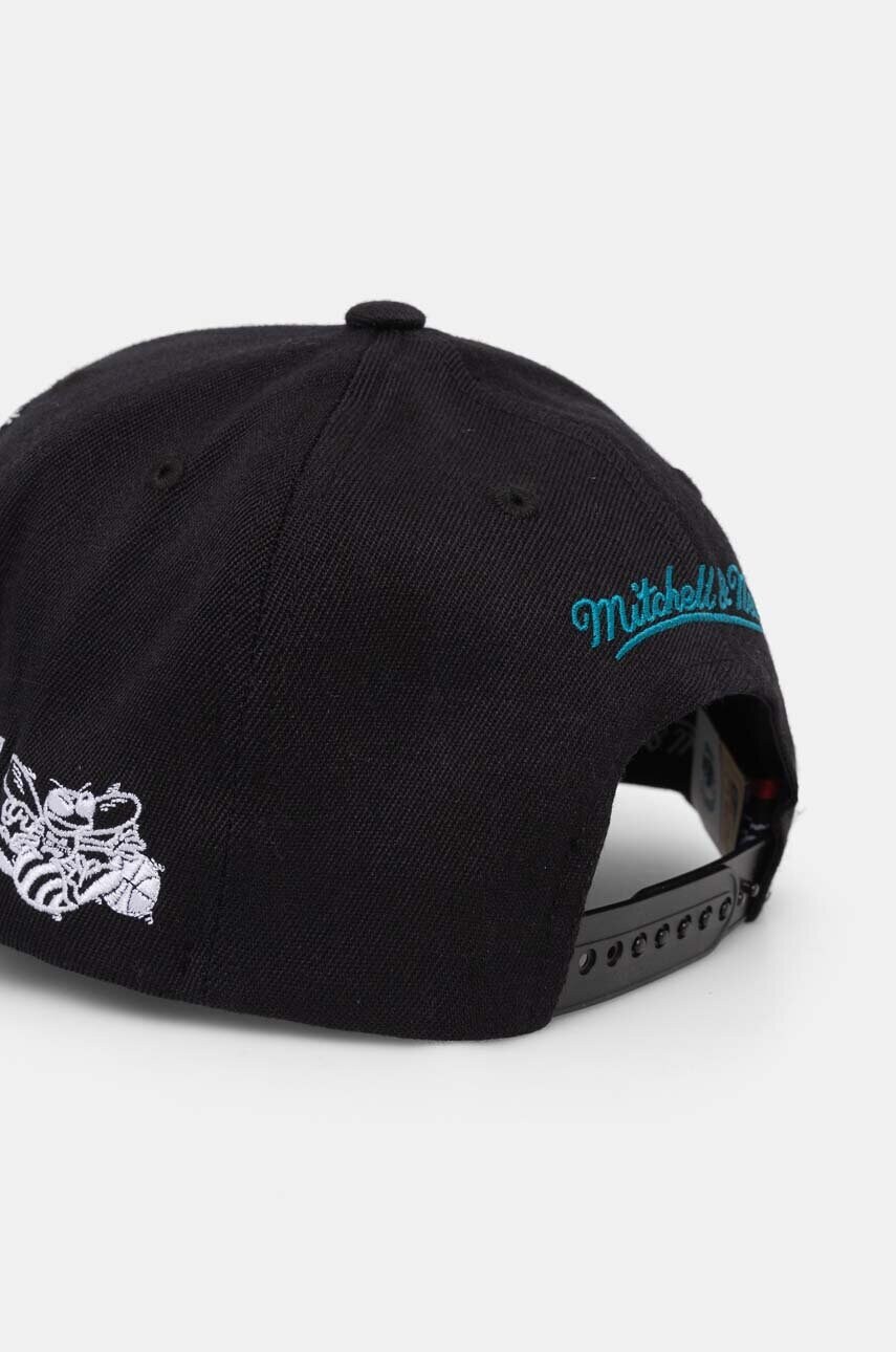 Кепка з домішкою вовни Mitchell&Ness Charlotte Hornets колір чорний з аплікацією HHSSINTL1434-CHOBLCK