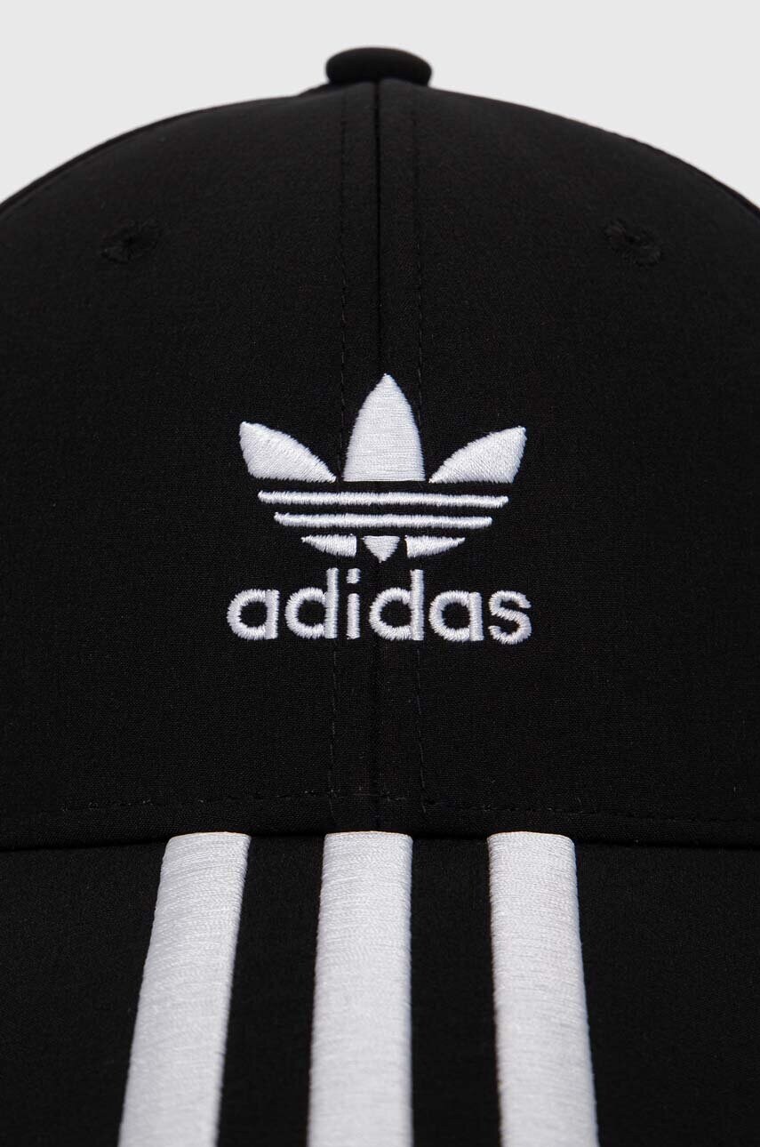 Кепка adidas Originals колір чорний з аплікацією