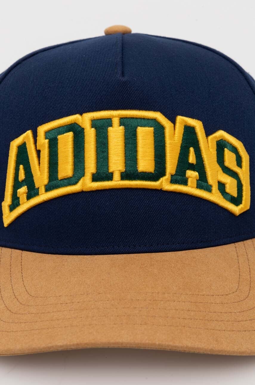 Кепка adidas Originals колір синій з аплікацією IU0045