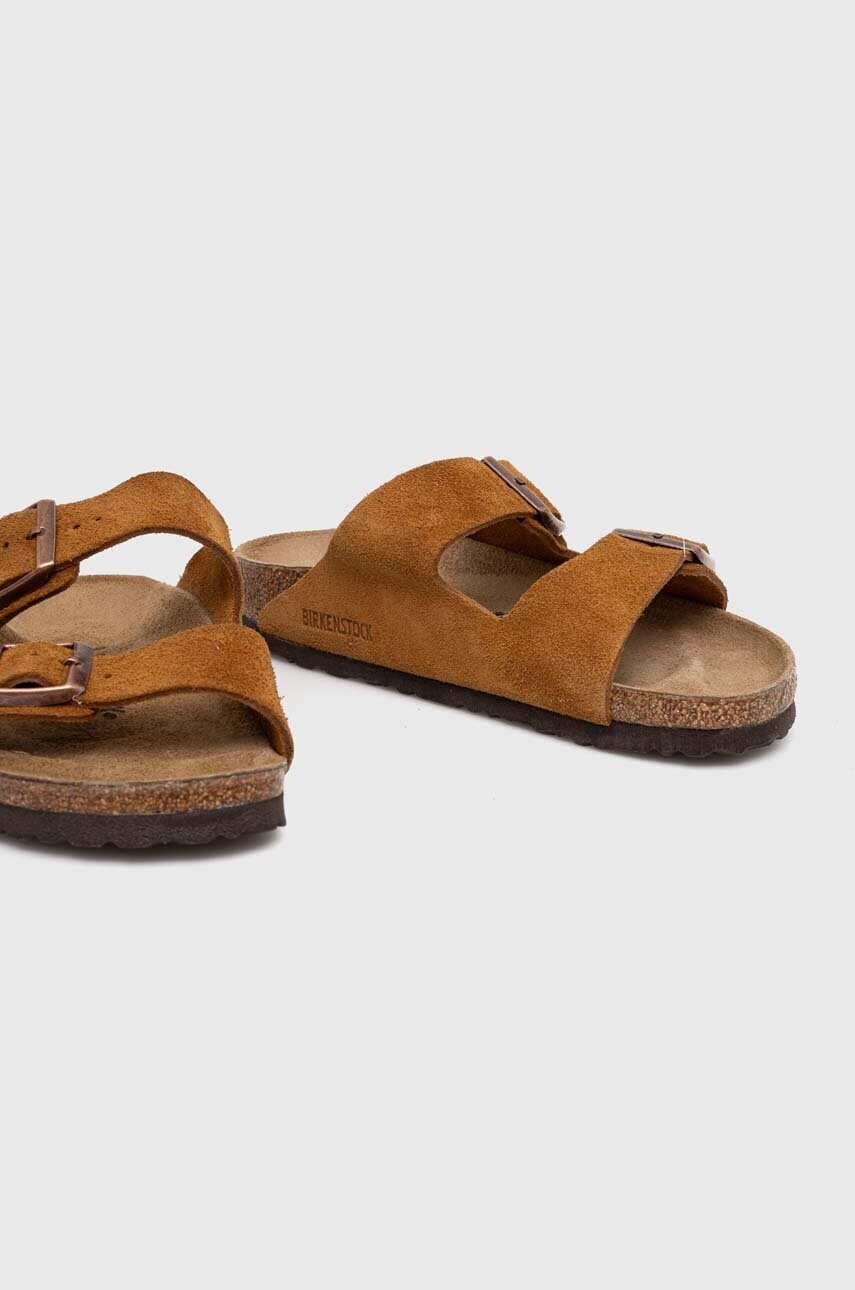 Замшеві шльопанці Birkenstock Arizona жіночі колір коричневий 1027162