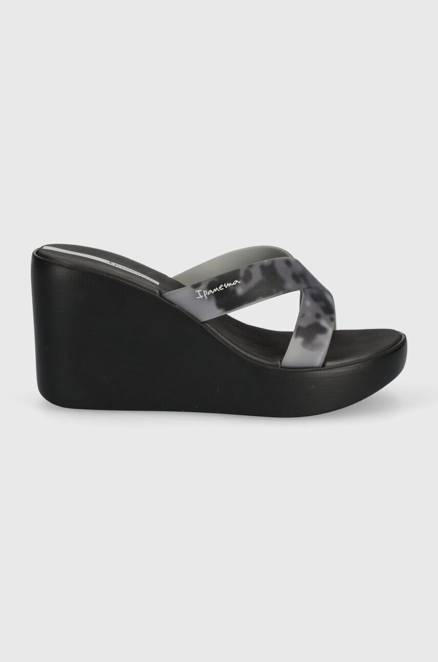 Шльопанці Ipanema HIGH FASHION жіночі колір чорний на танкетці 83520-AQ406