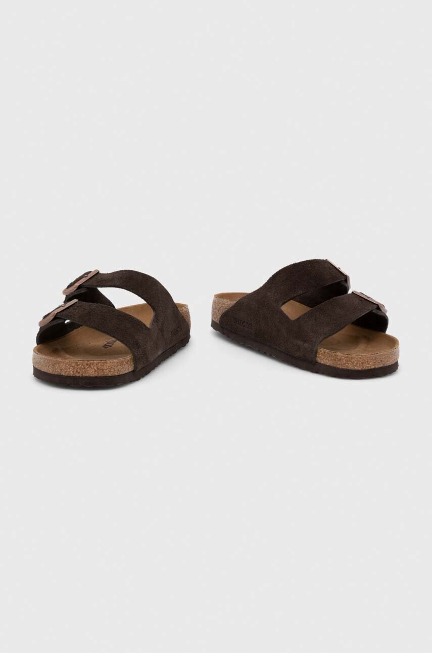 Замшеві шльопанці Birkenstock Arizona чоловічі колір коричневий 1027077