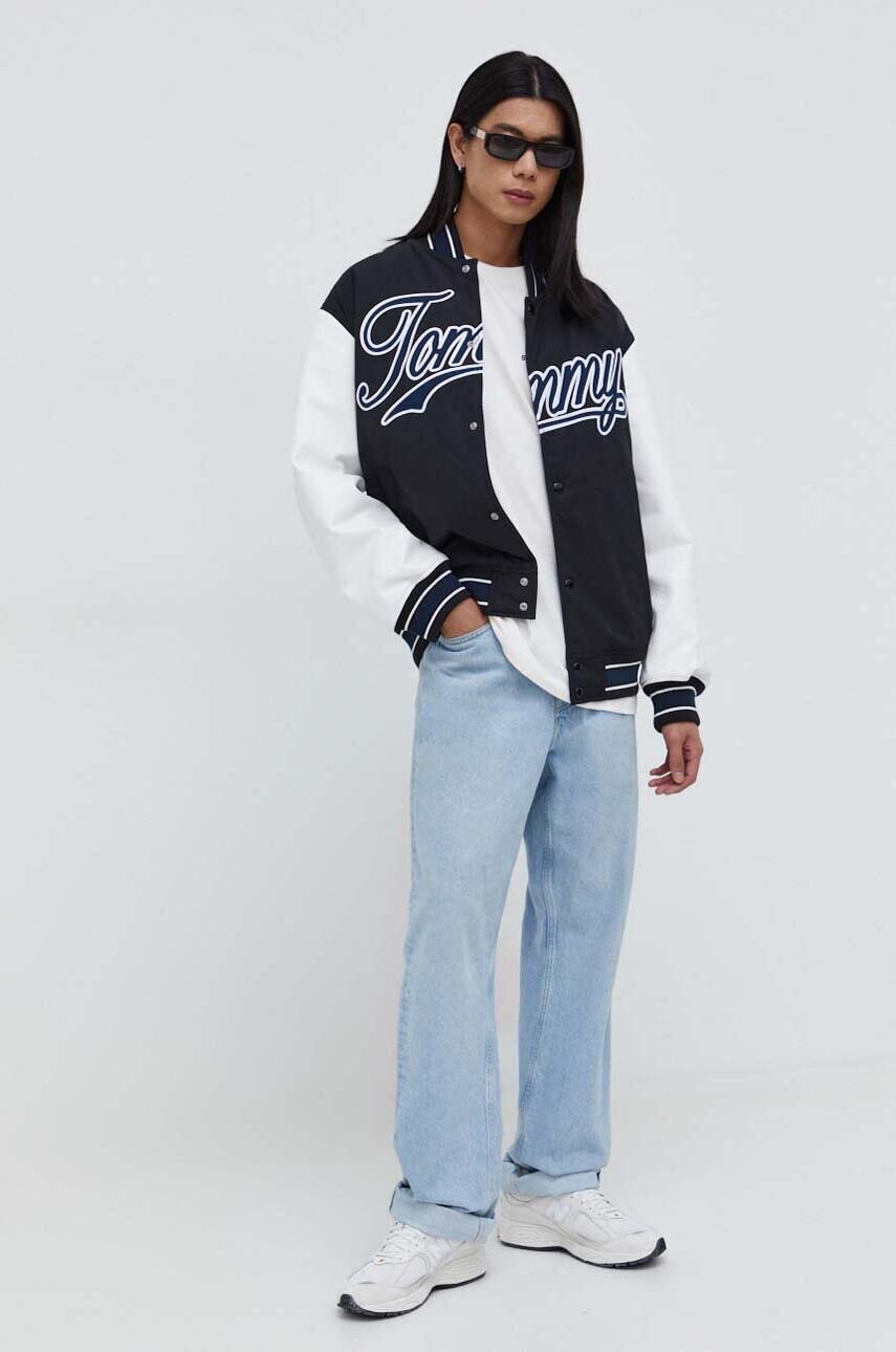 Куртка-бомбер Tommy Jeans чоловічий колір чорний перехідна