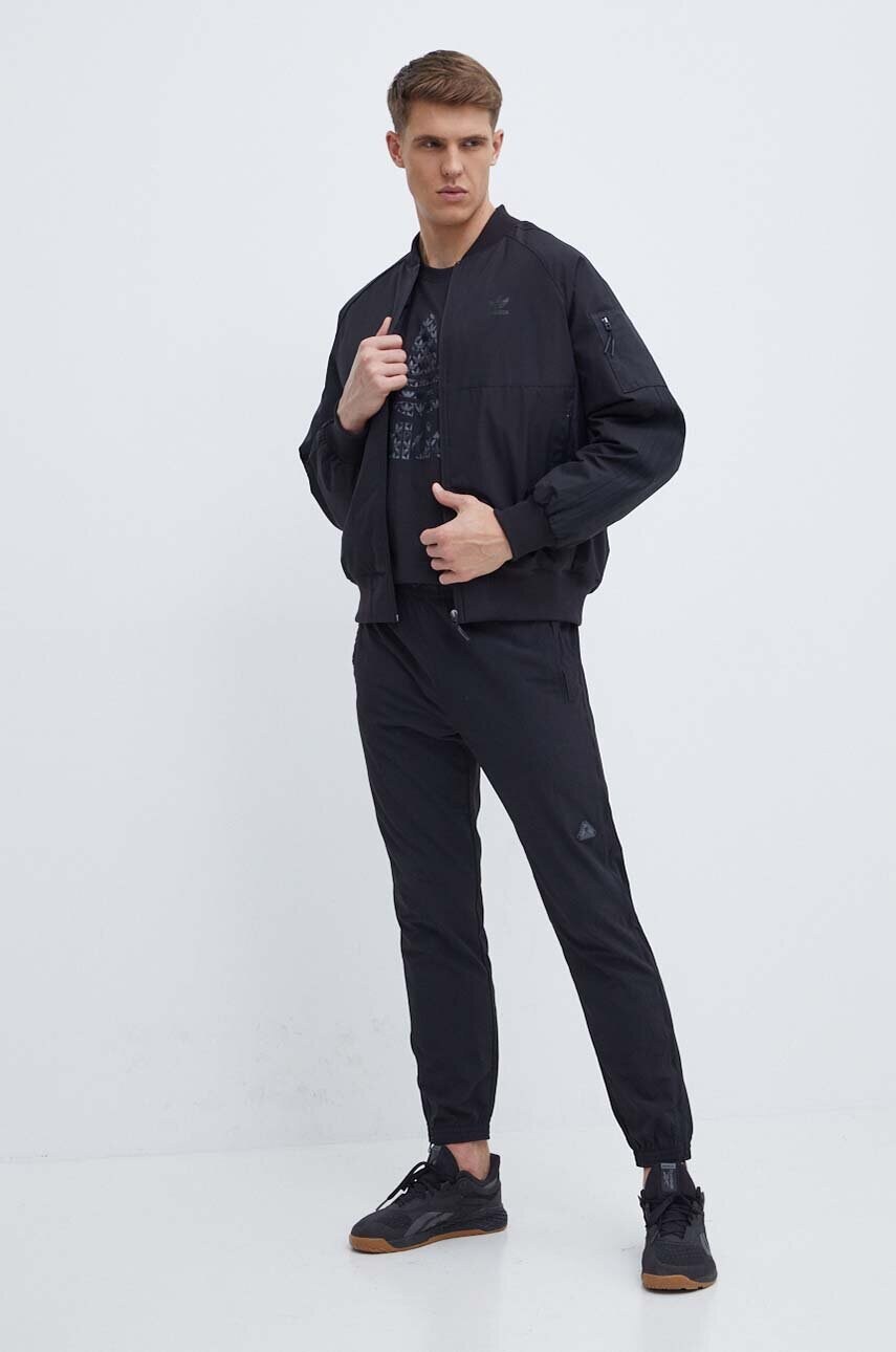 Куртка-бомбер adidas Originals чоловічий колір чорний перехідна IS5385
