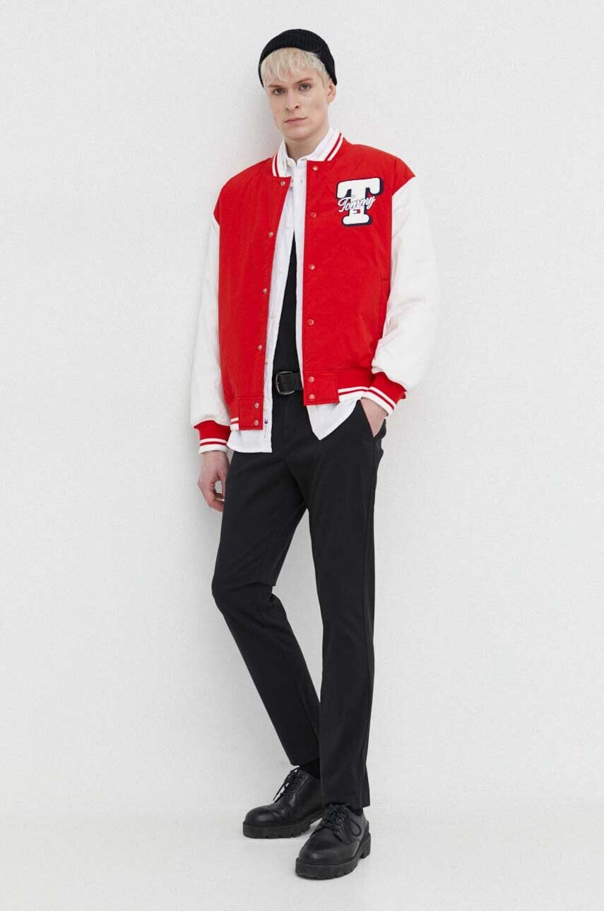 Куртка-бомбер Tommy Jeans чоловічий колір червоний зимова oversize