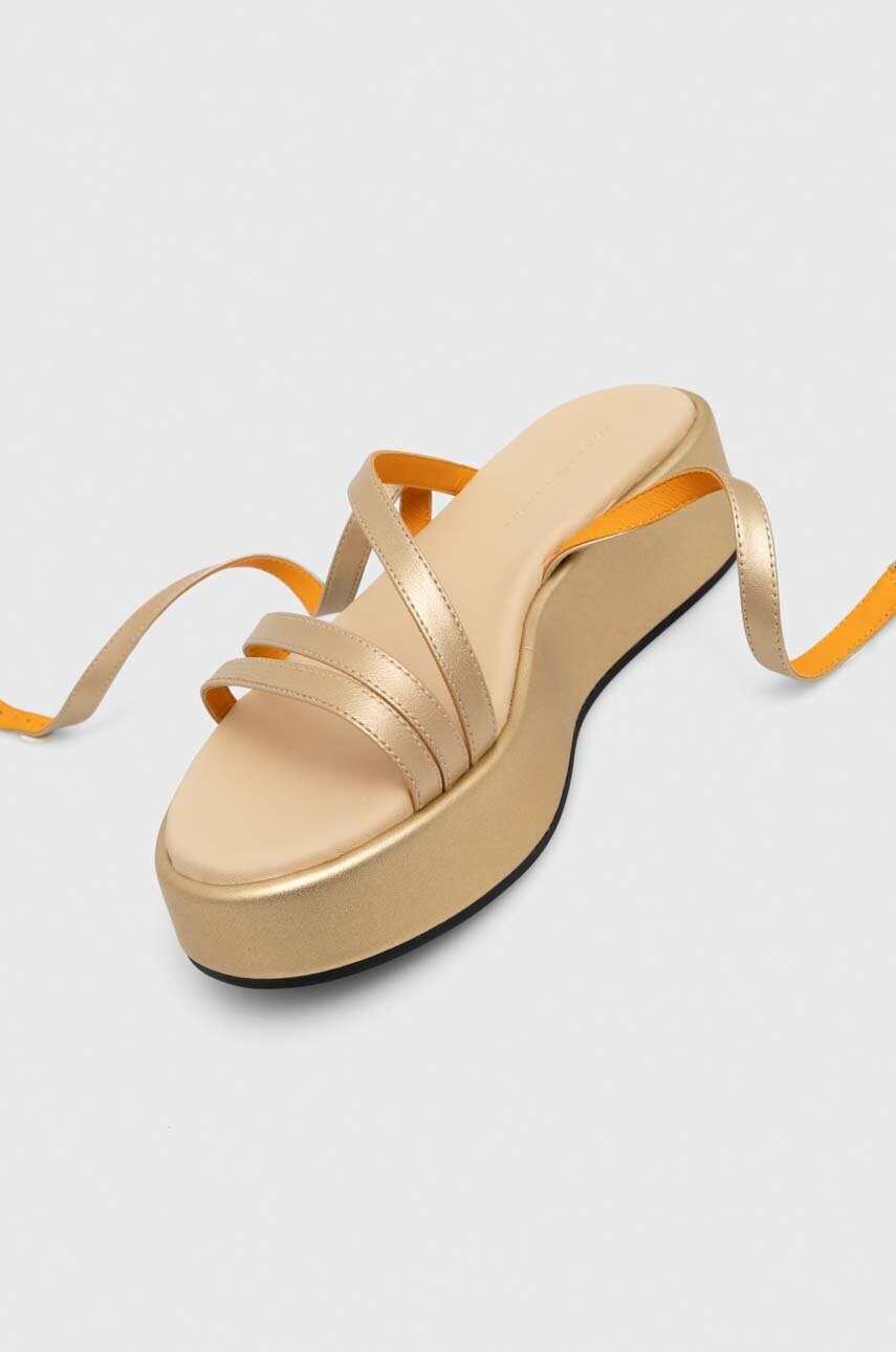 Шкіряні сандалі Tommy Hilfiger TH STRAP GOLD PLATFORM жіночі колір золотий на платформі FW0FW07729