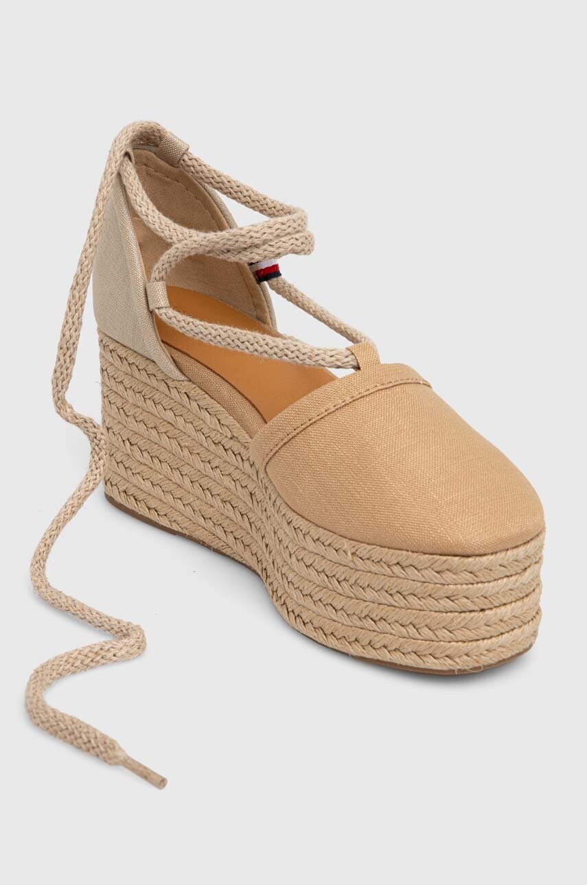Еспадрилі Tommy Hilfiger CLOSED TOE LINEN FLATFORM жіночі колір бежевий на танкетці FW0FW07746