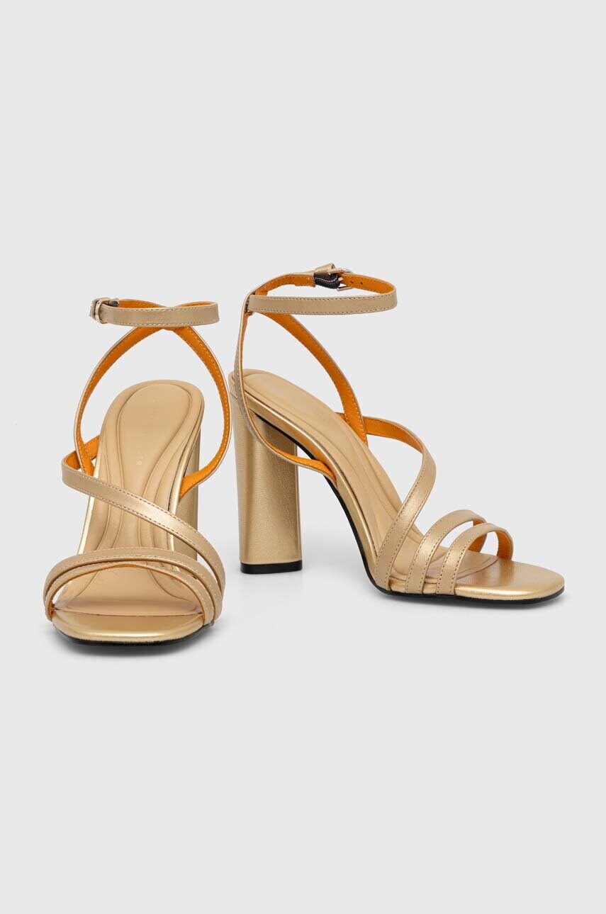 Шкіряні сандалі Tommy Hilfiger TH GOLD BLOCK HIGH HEEL колір золотий FW0FW07753