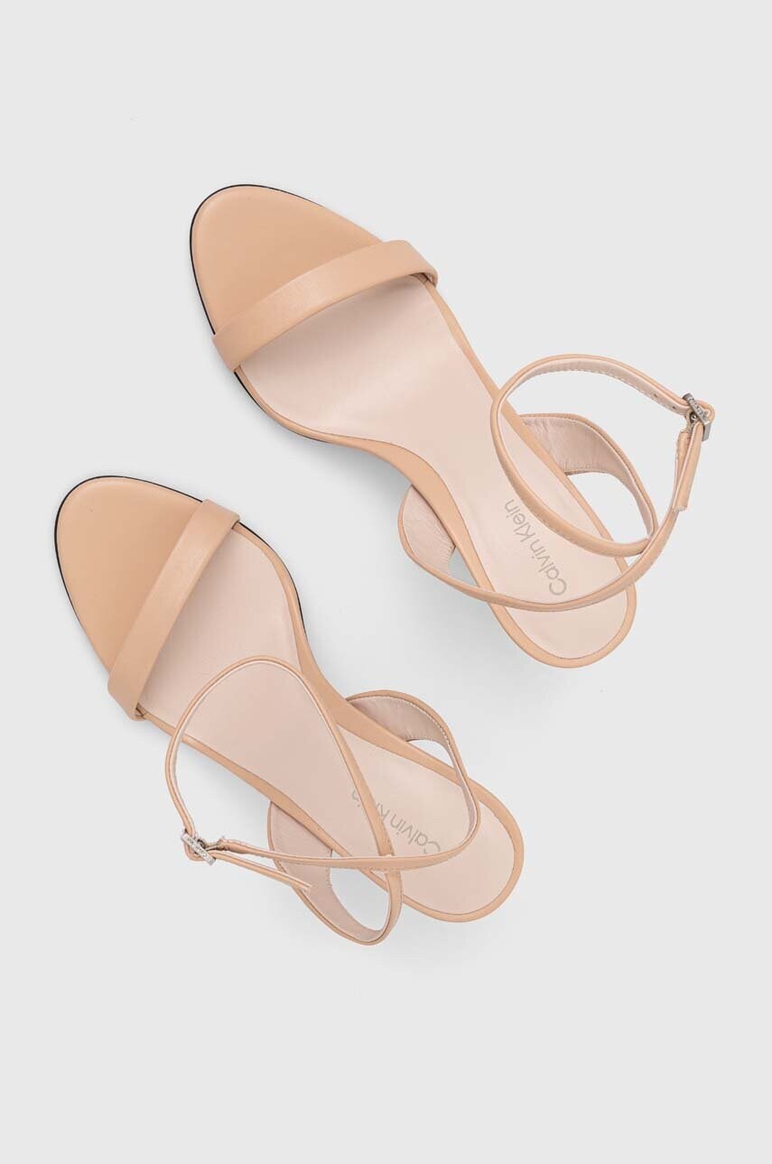 Шкіряні сандалі Calvin Klein HEEL SANDAL 90 LTH колір бежевий HW0HW01945