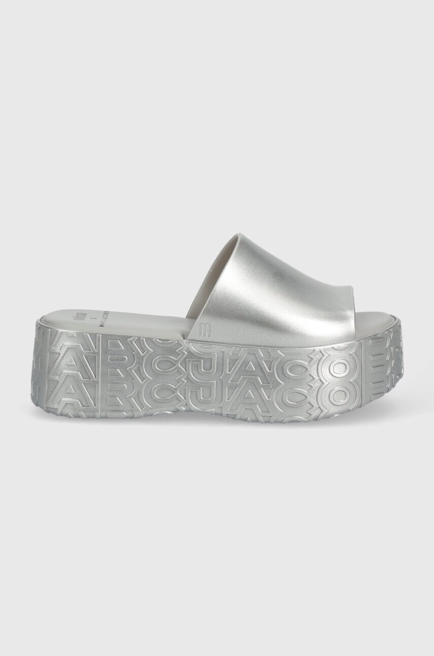 Шльопанці Melissa BECKY + MARC JACOBS AD жіночі колір срібний на платформі M.33968.AQ980