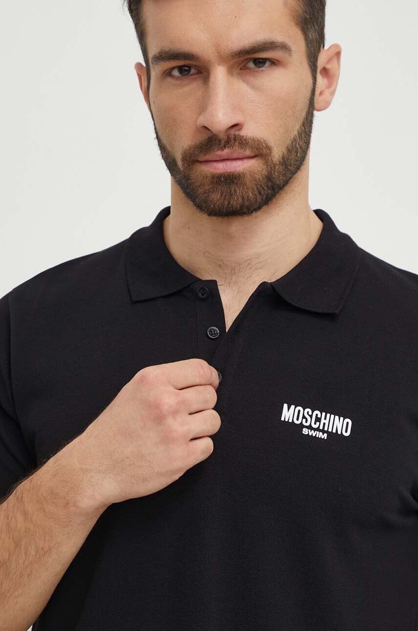 Бавовняне пляжне поло Moschino Underwear колір чорний з принтом