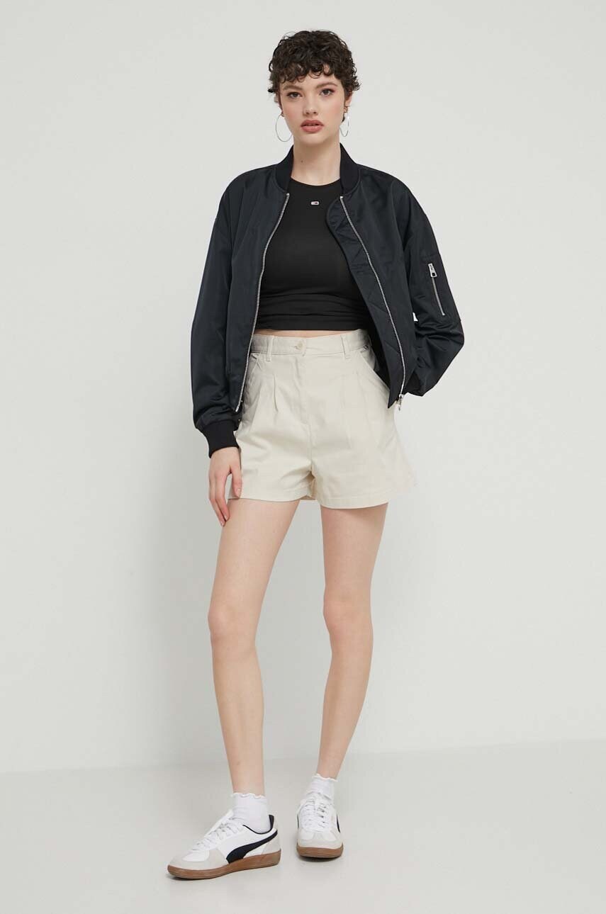Шорти Tommy Jeans жіночі колір бежевий однотонні висока посадка DW0DW17775