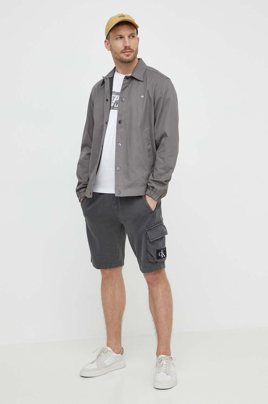 Бавовняні шорти Calvin Klein Jeans колір сірий J30J325137