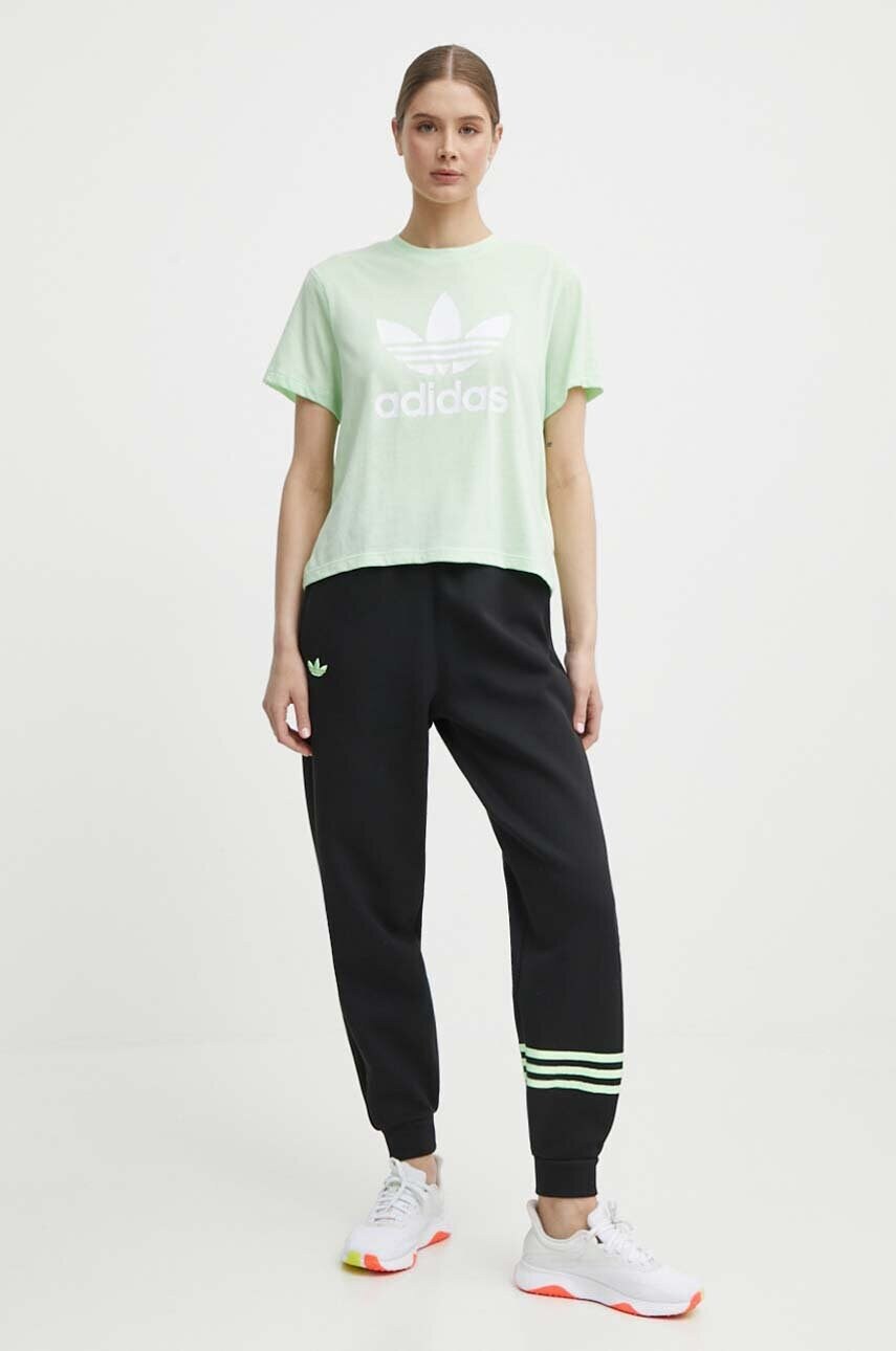 Футболка adidas Originals жіноча колір зелений IN8436