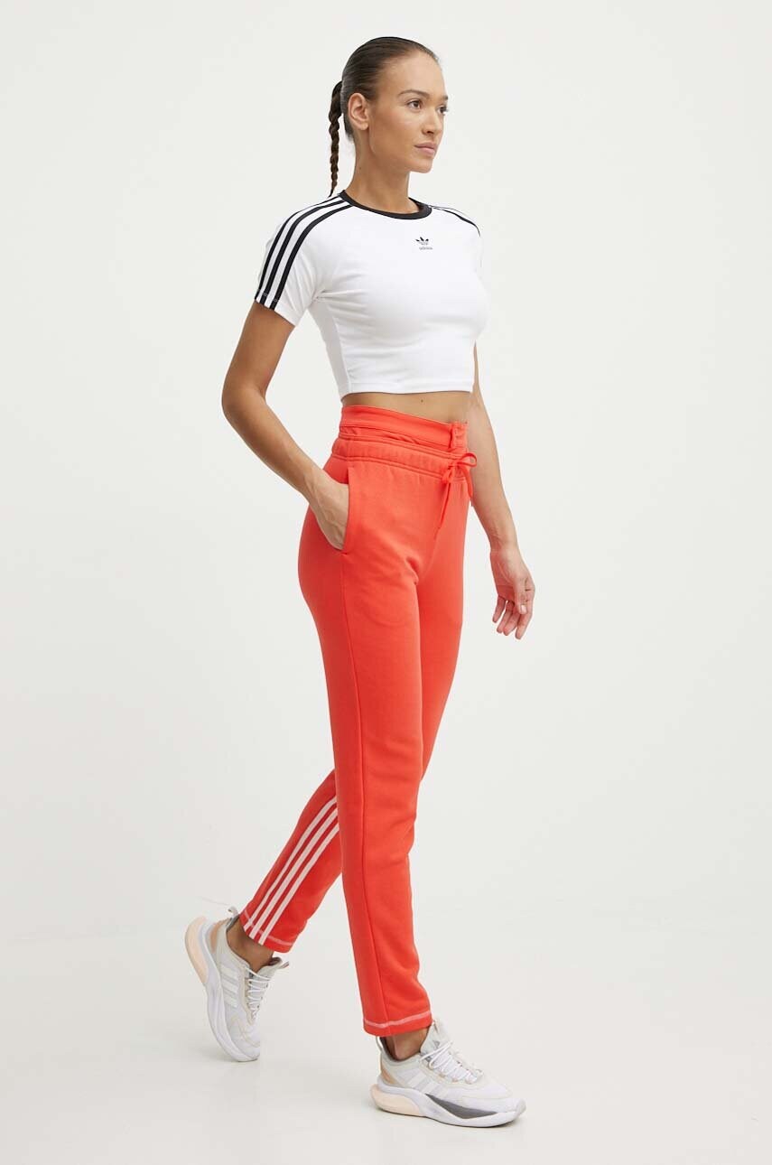 Футболка adidas Originals жіноча колір білий IP0662