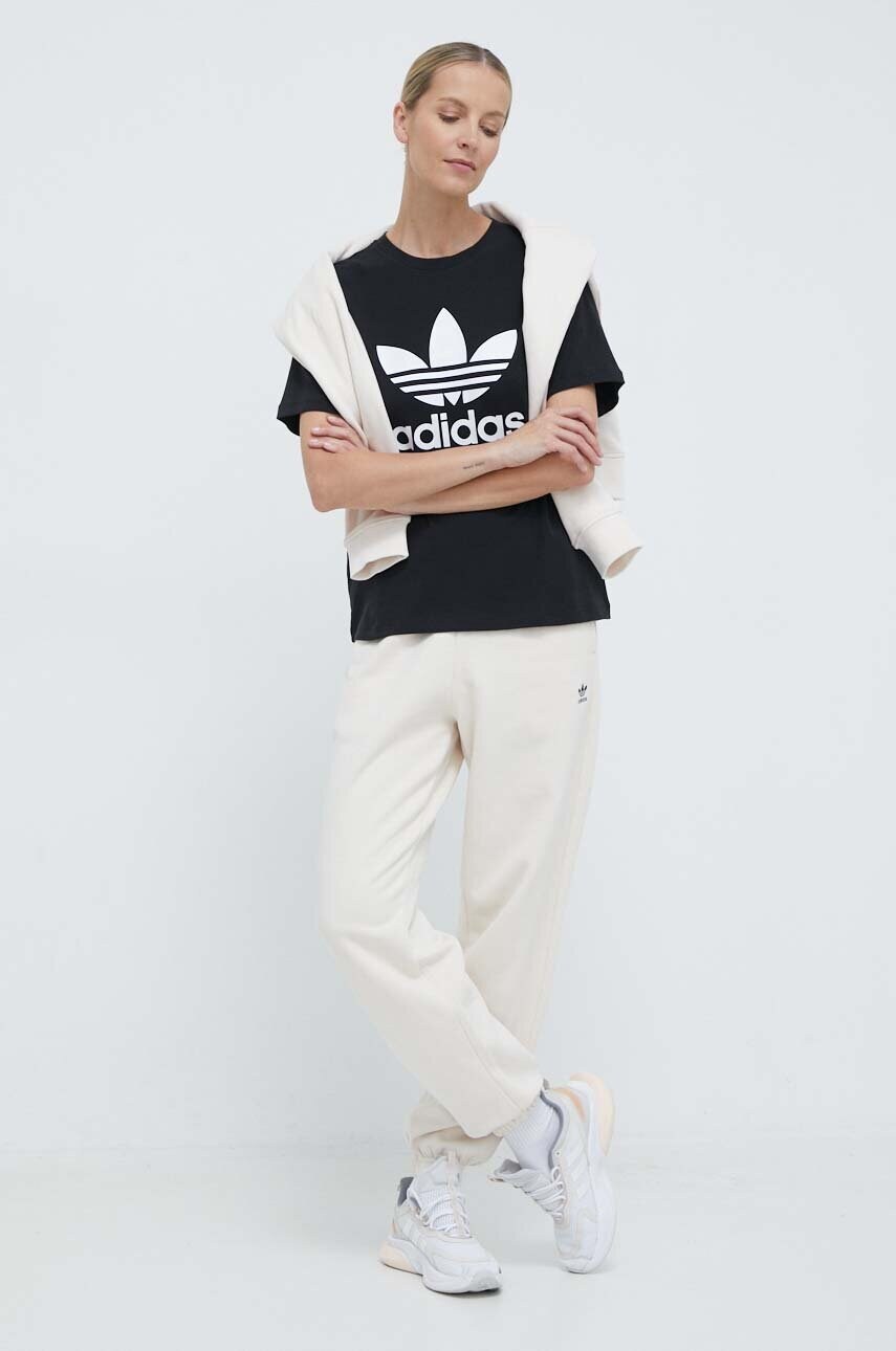 Футболка adidas Originals Trefoil Tee жіноча  колір чорний IR9533