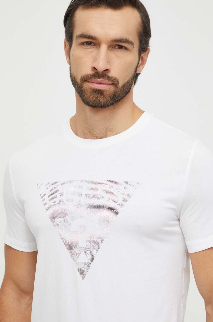 Футболка Guess чоловічий колір білий з принтом