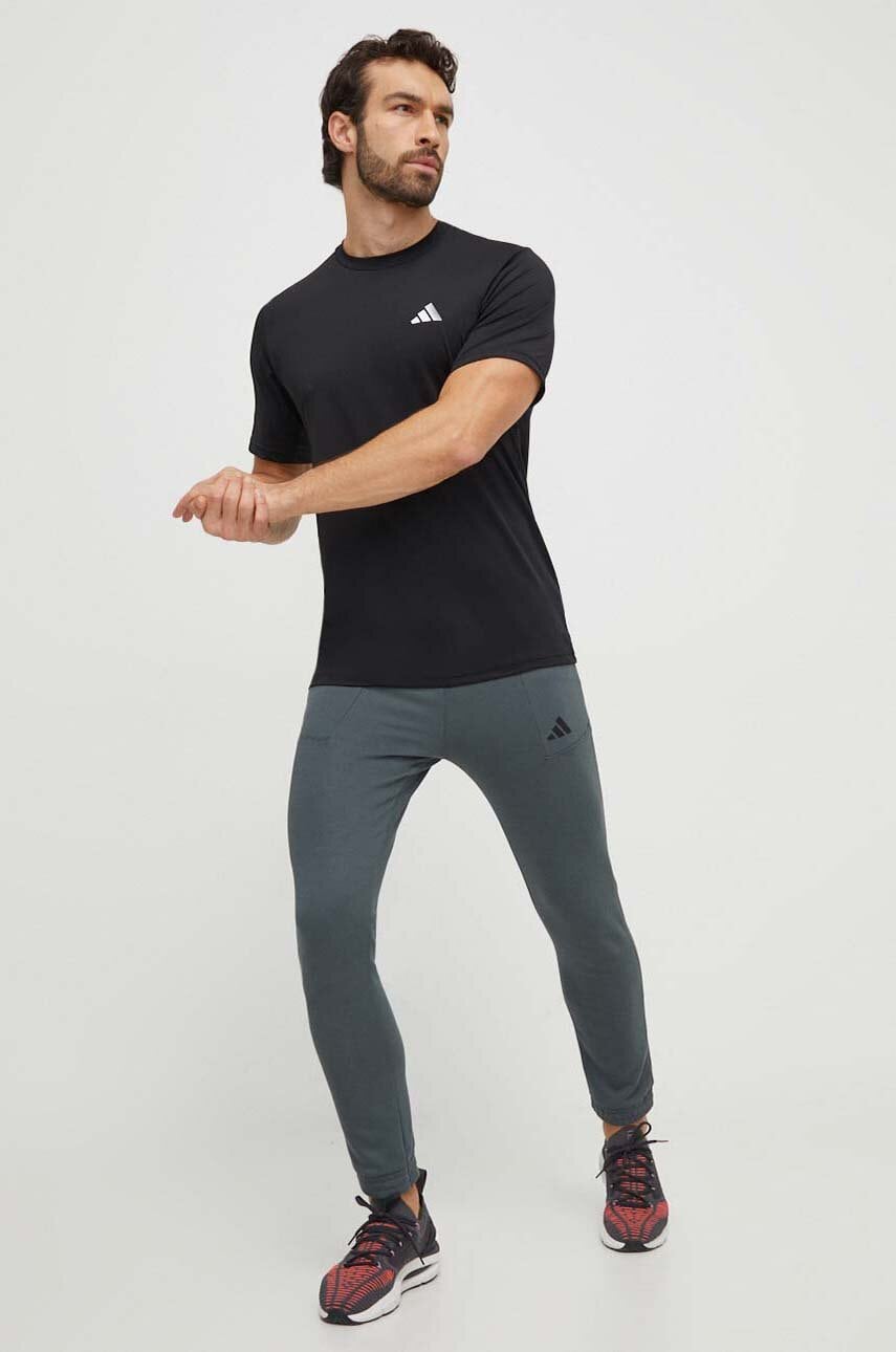 Тренувальна футболка adidas Performance Training Essentials колір чорний однотонна