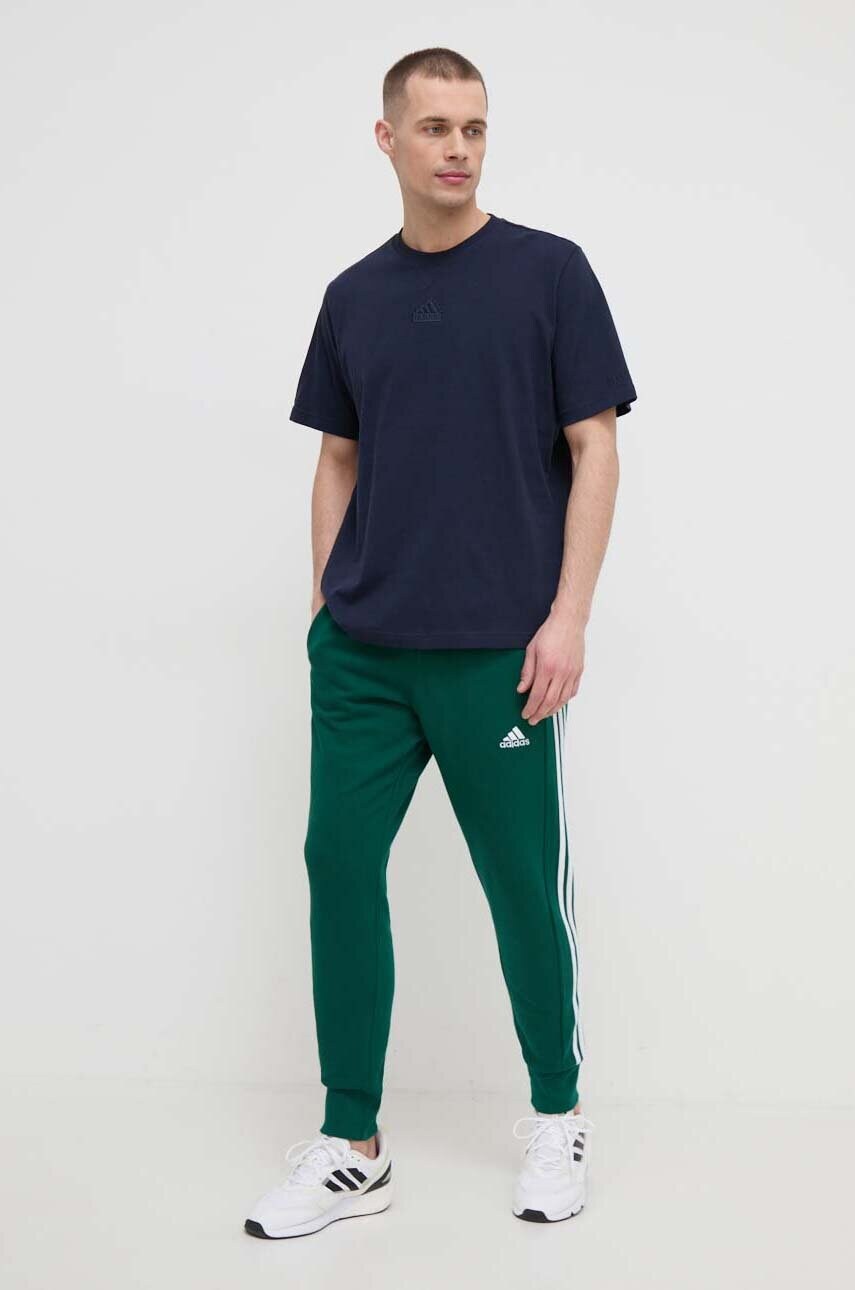 Бавовняна футболка adidas чоловічий колір синій однотонний