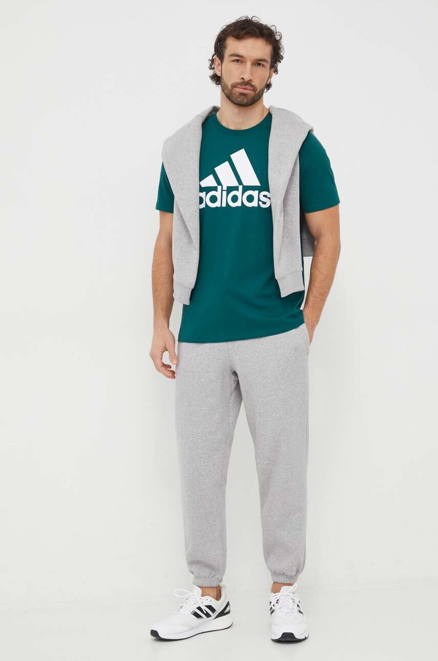 Бавовняна футболка adidas чоловічий колір зелений з принтом