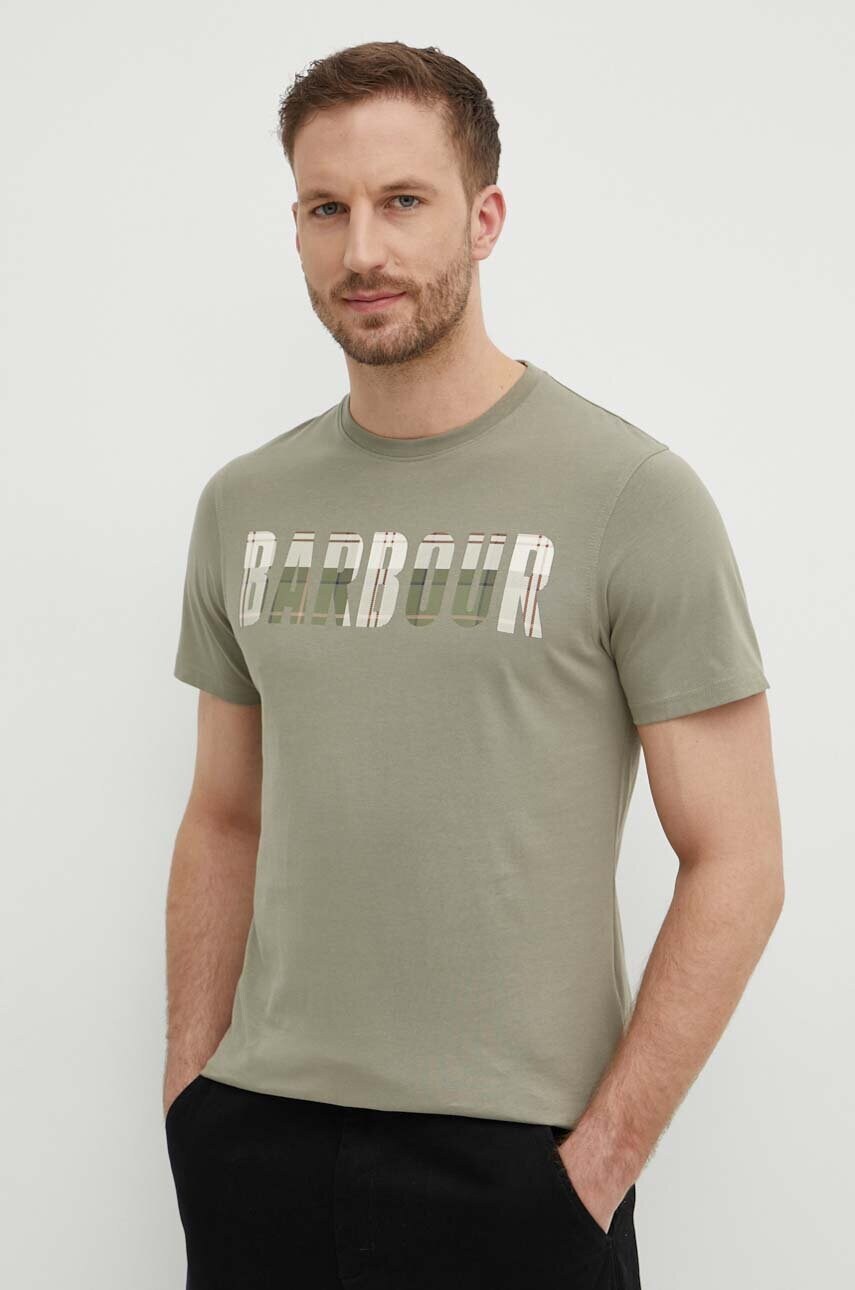 Бавовняна футболка Barbour чоловічий колір зелений з принтом