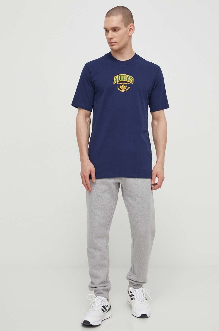 Бавовняна футболка adidas Originals чоловічий колір синій з принтом