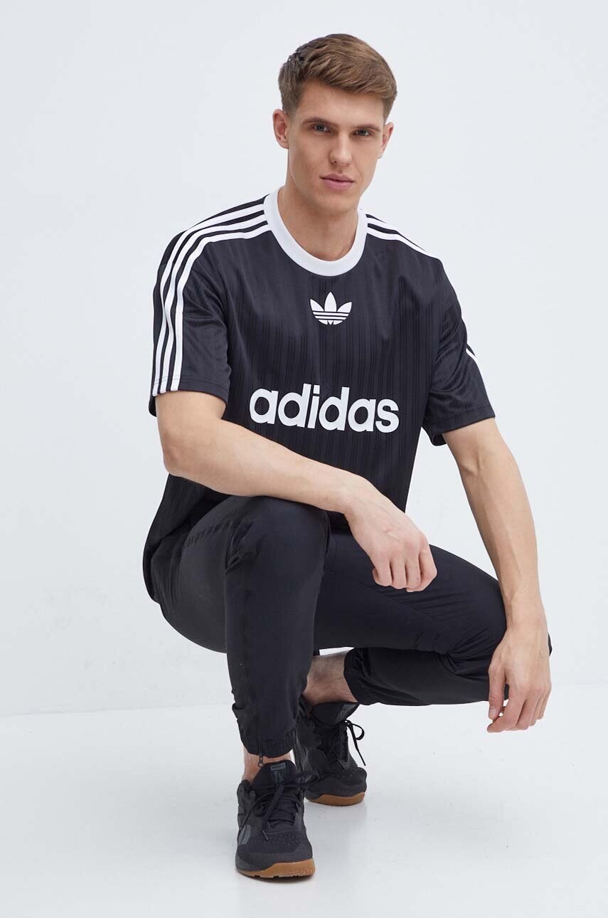 Футболка adidas Originals чоловічий колір чорний з принтом
