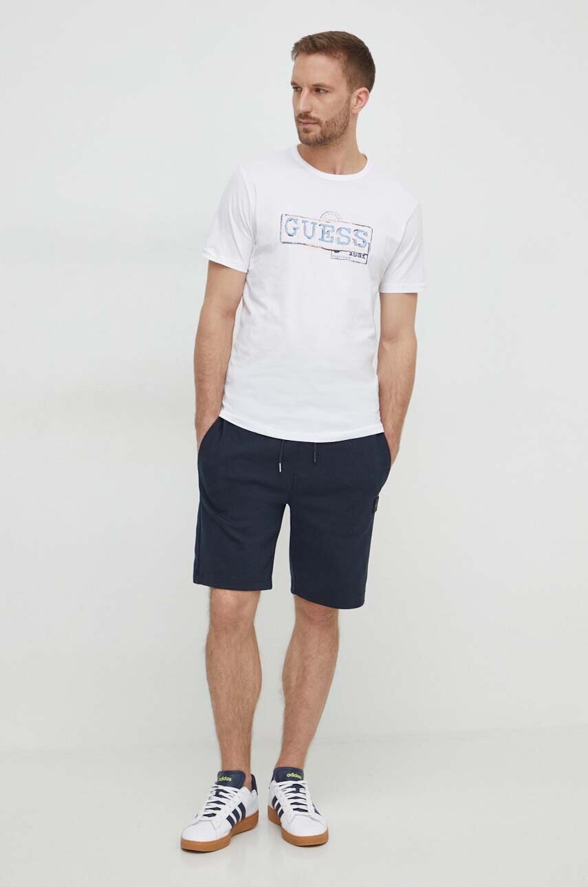 Футболка Guess чоловічий колір бежевий з принтом
