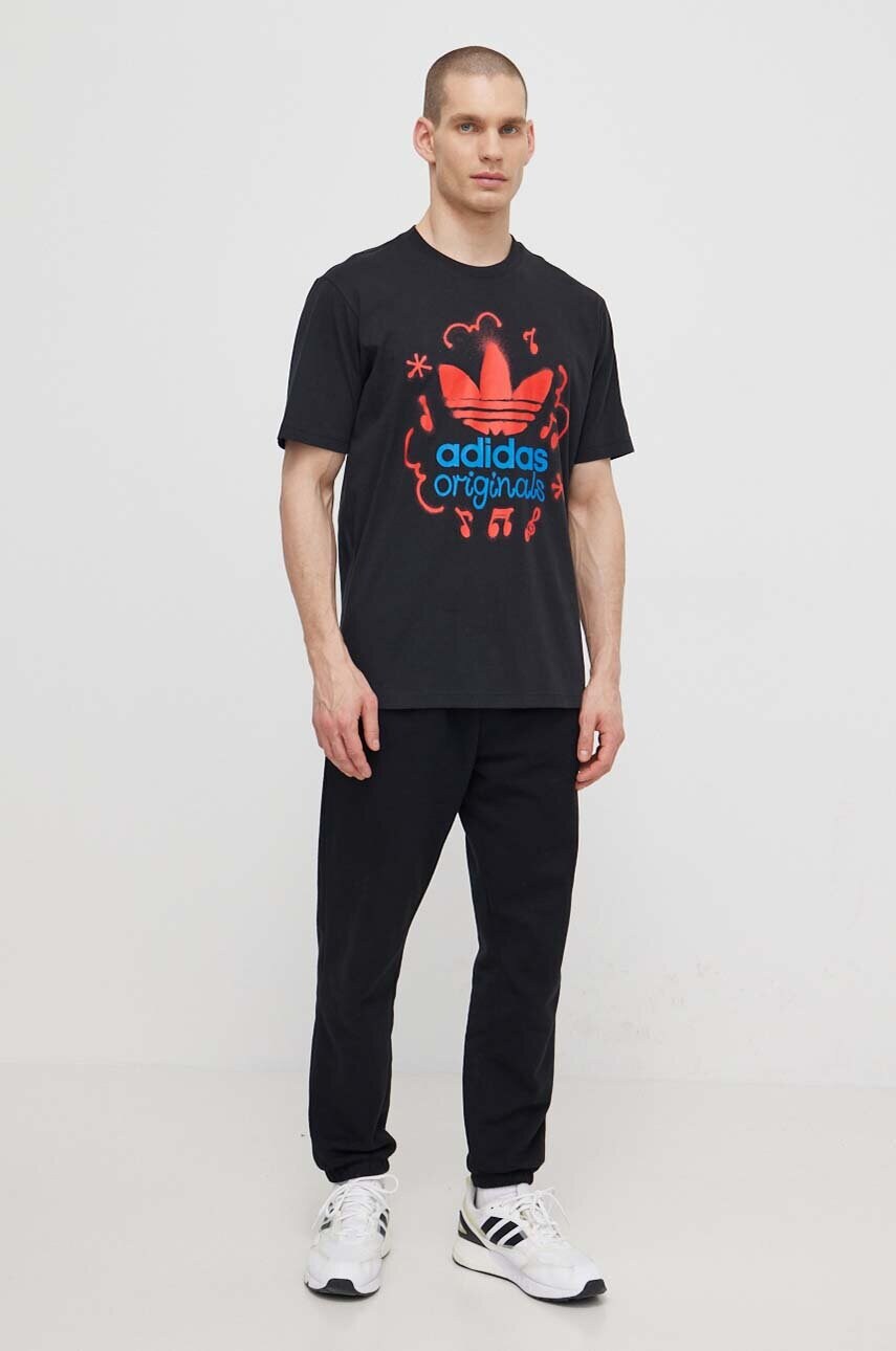 Бавовняна футболка adidas Originals чоловіча колір чорний з принтом IS0224
