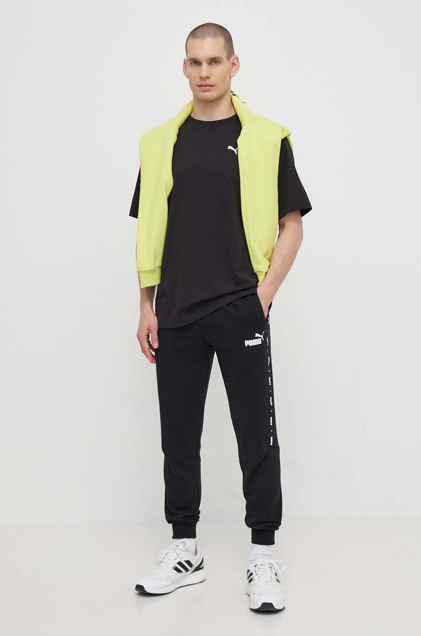 Бавовняна футболка Puma RAD/CAL чоловіча колір чорний однотонна 678913