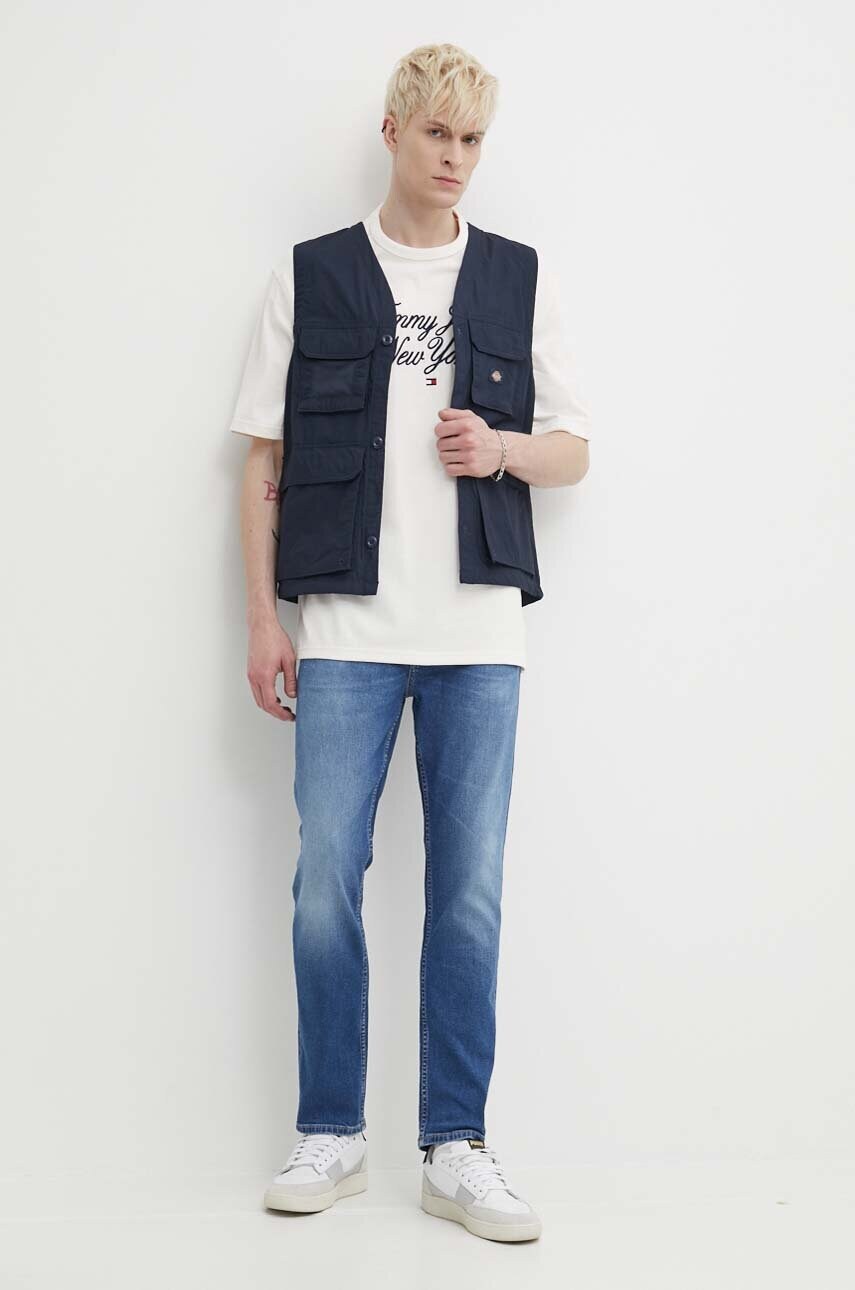 Бавовняна футболка Tommy Jeans чоловіча колір бежевий з аплікацією DM0DM18579