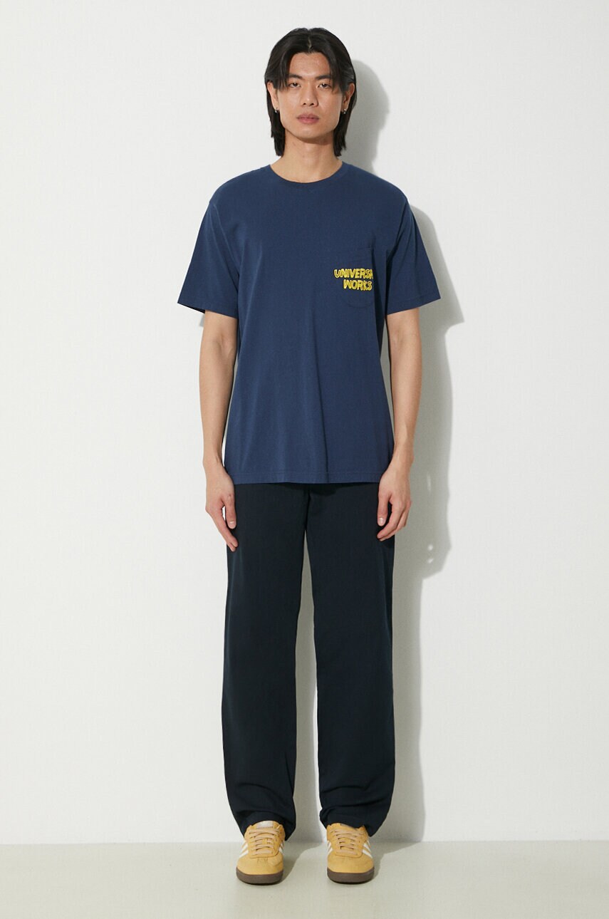 Бавовняна футболка Universal Works Print Pocket Tee чоловіча колір синій з принтом 30611.NAVY
