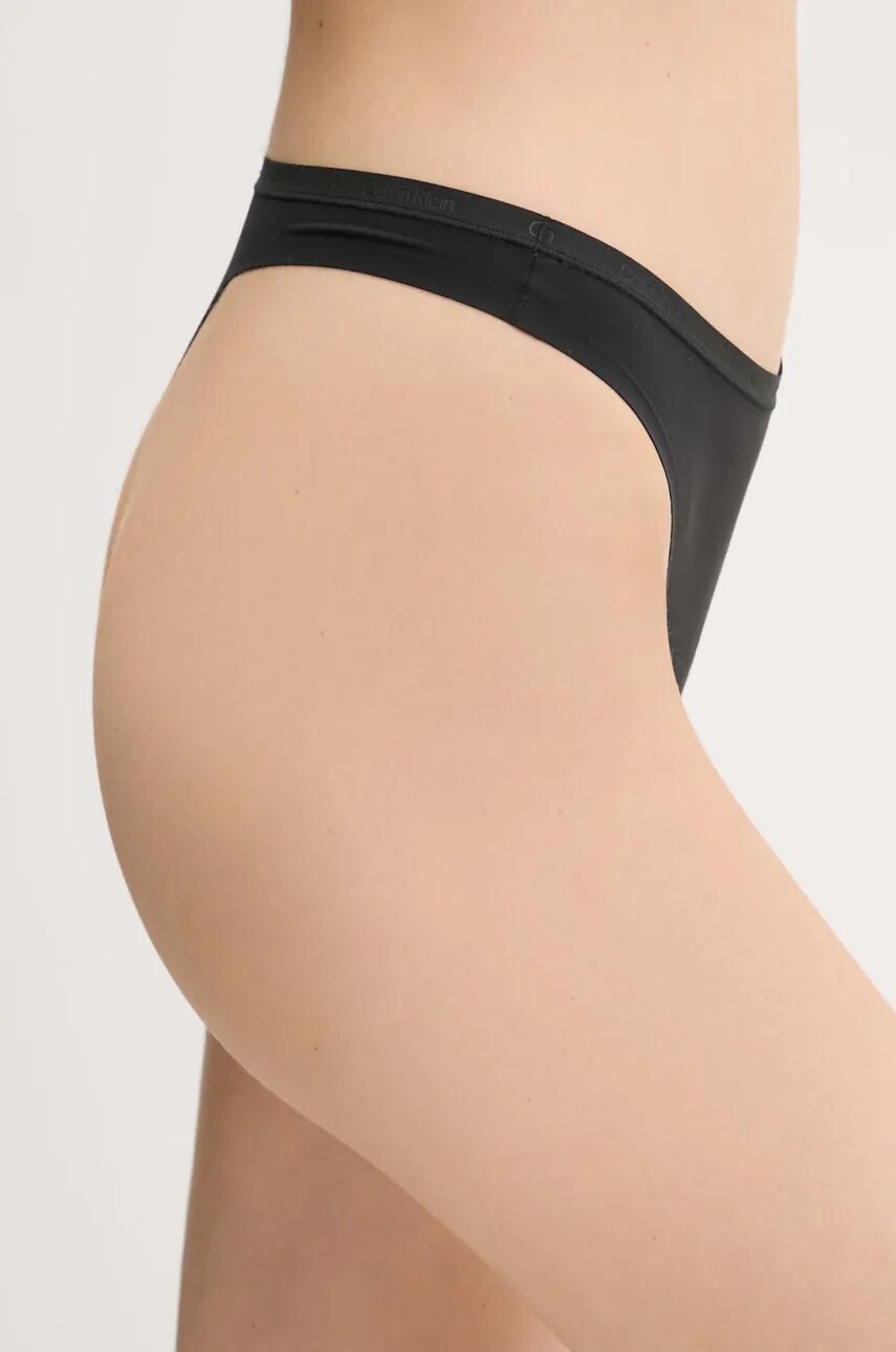 Стринги Calvin Klein Underwear колір чорний LV00QF7820
