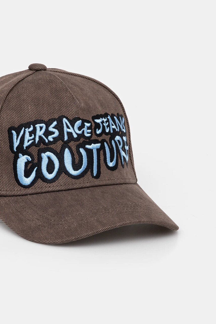 Бавовняна бейсболка Versace Jeans Couture колір коричневий з аплікацією 78GAZK61 ZG374