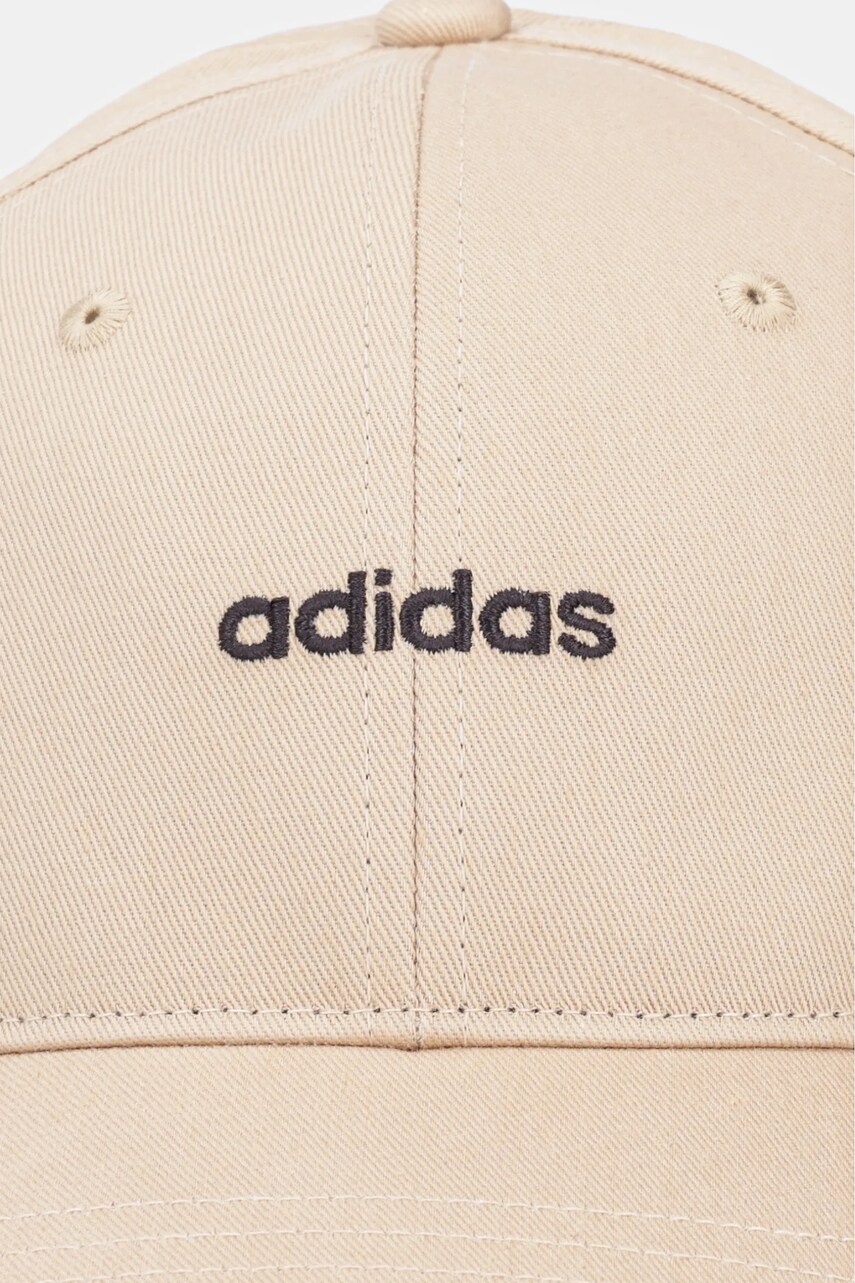 Бавовняна бейсболка adidas Essentials колір бежевий з аплікацією IY5420