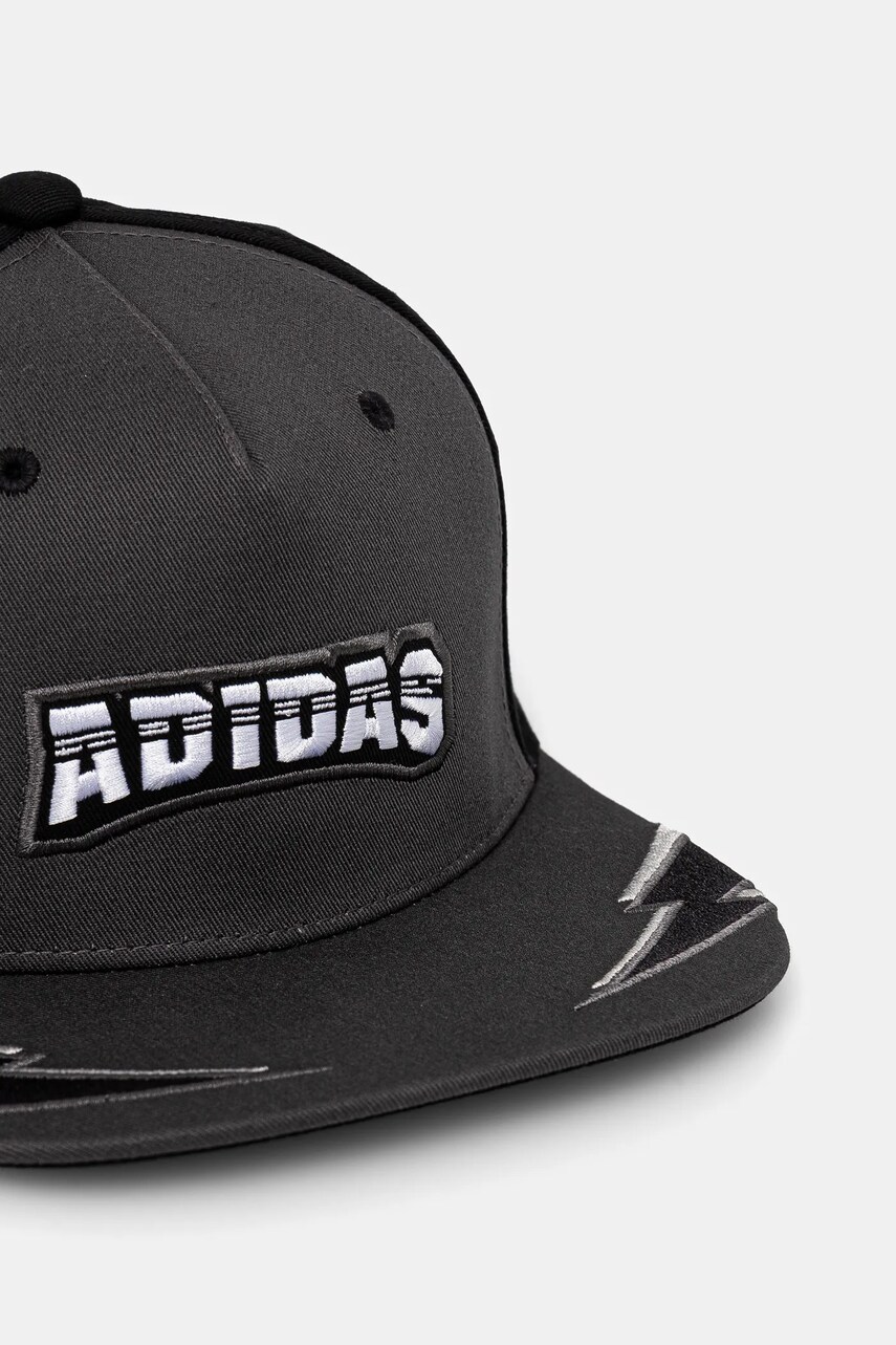 Кепка adidas Originals FLATBRIM CAP колір чорний з аплікацією JW3988