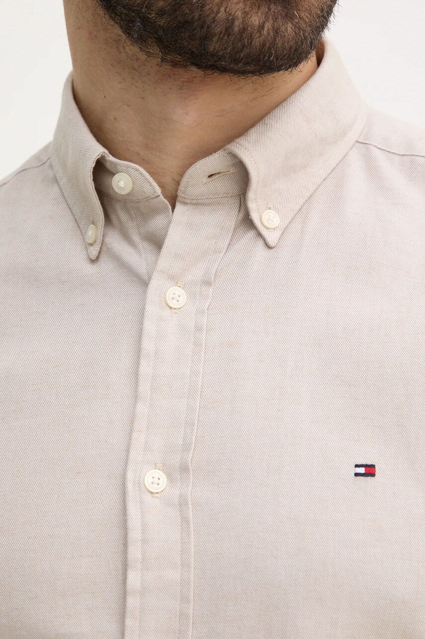 Сорочка з домішкою льону Tommy Hilfiger колір бежевий regular комір button-down MW0MW37574