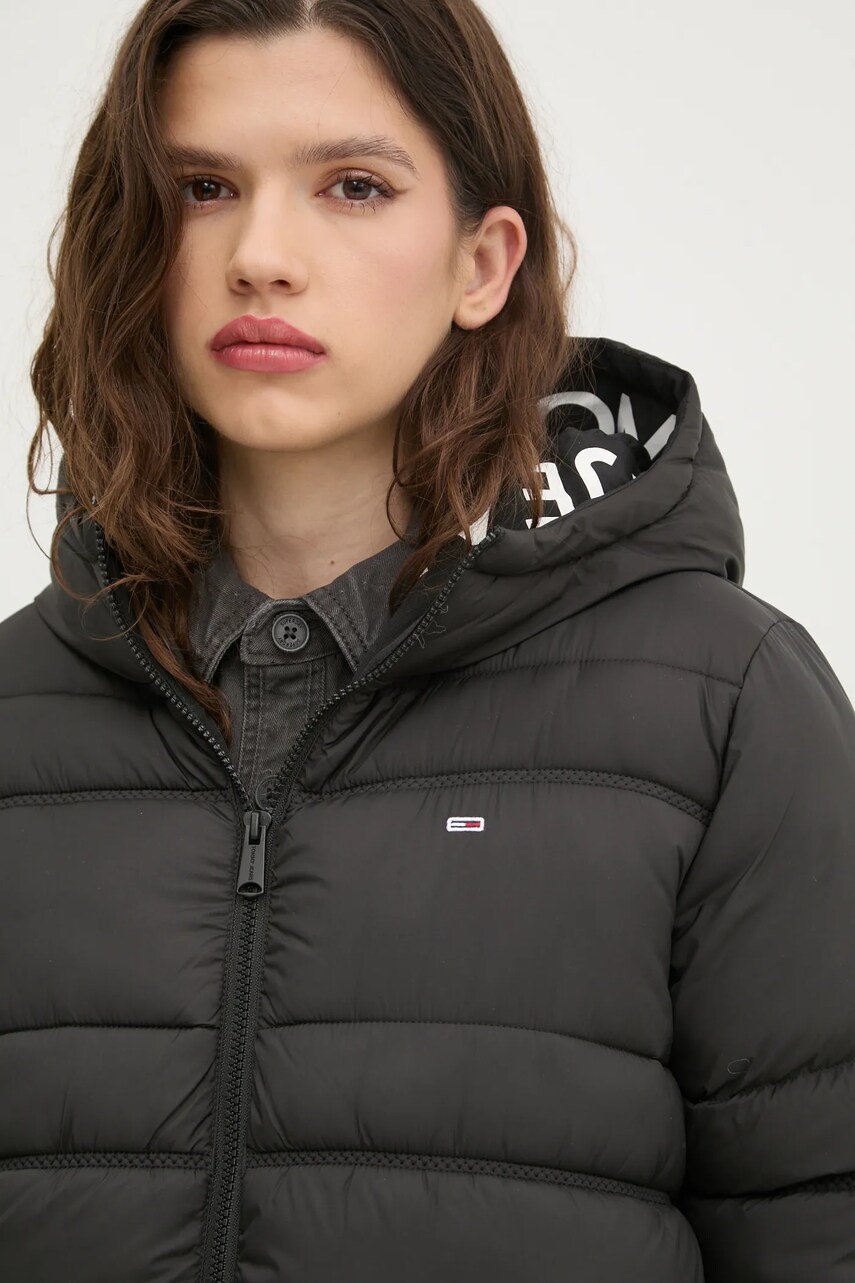 Куртка Tommy Jeans жіноча колір чорний зимова oversize DW0DW20184