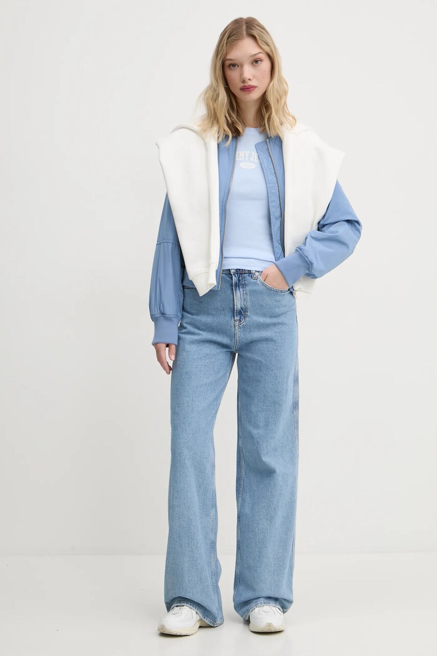 Куртка-бомбер Tommy Jeans жіноча перехідна oversize DW0DW19316