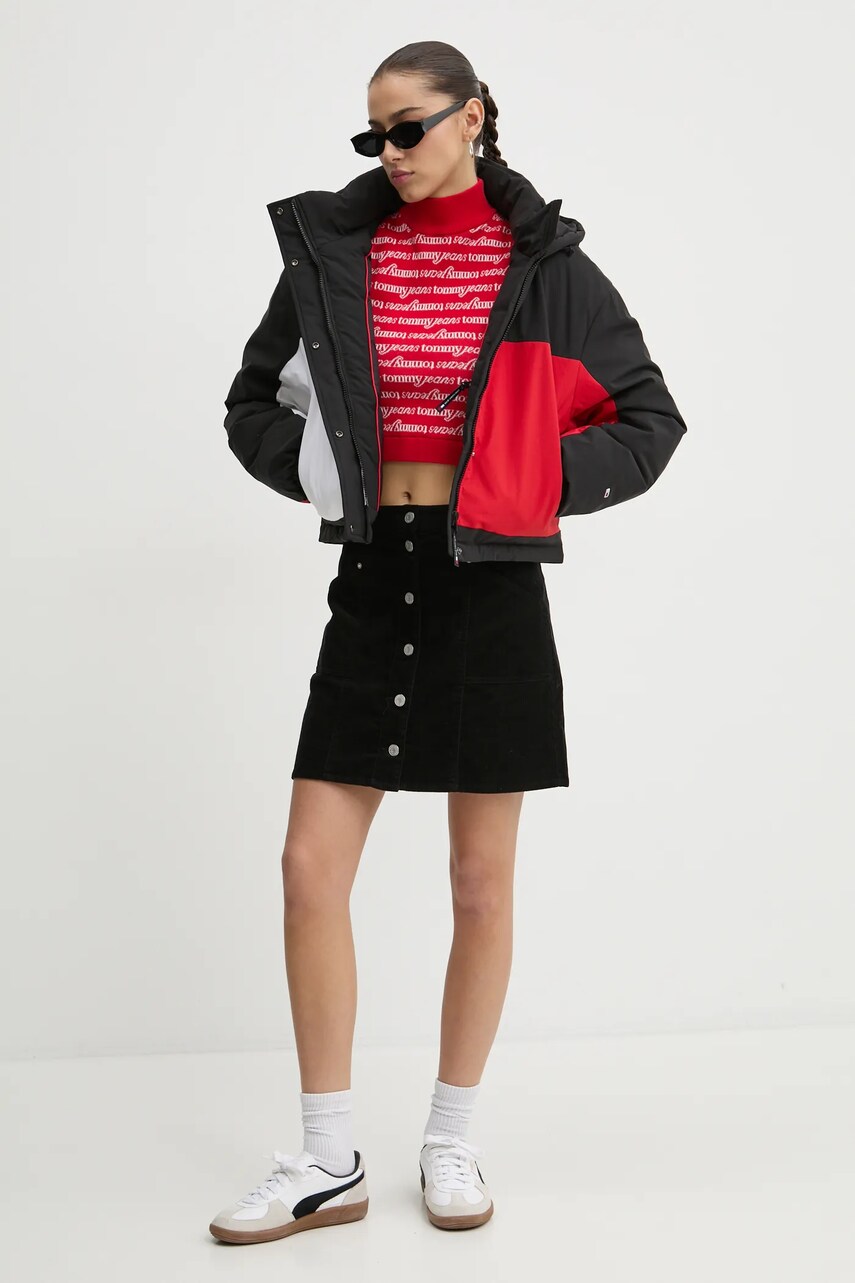 Куртка Tommy Jeans жіноча колір чорний перехідна DW0DW20550